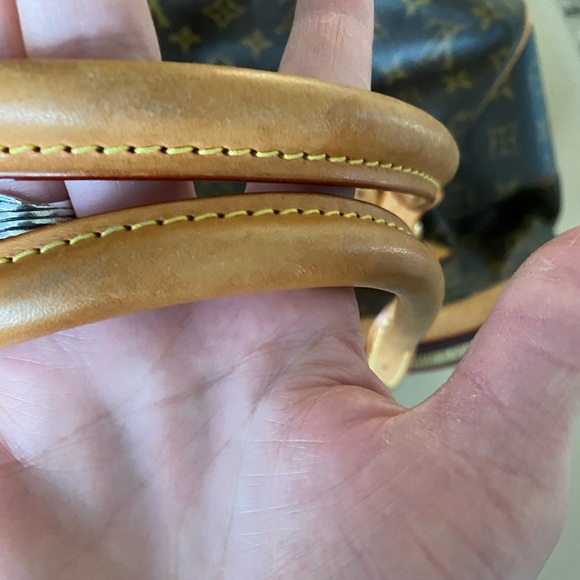 Louis Vuitton Tivoli GM - Picture 3 of 16